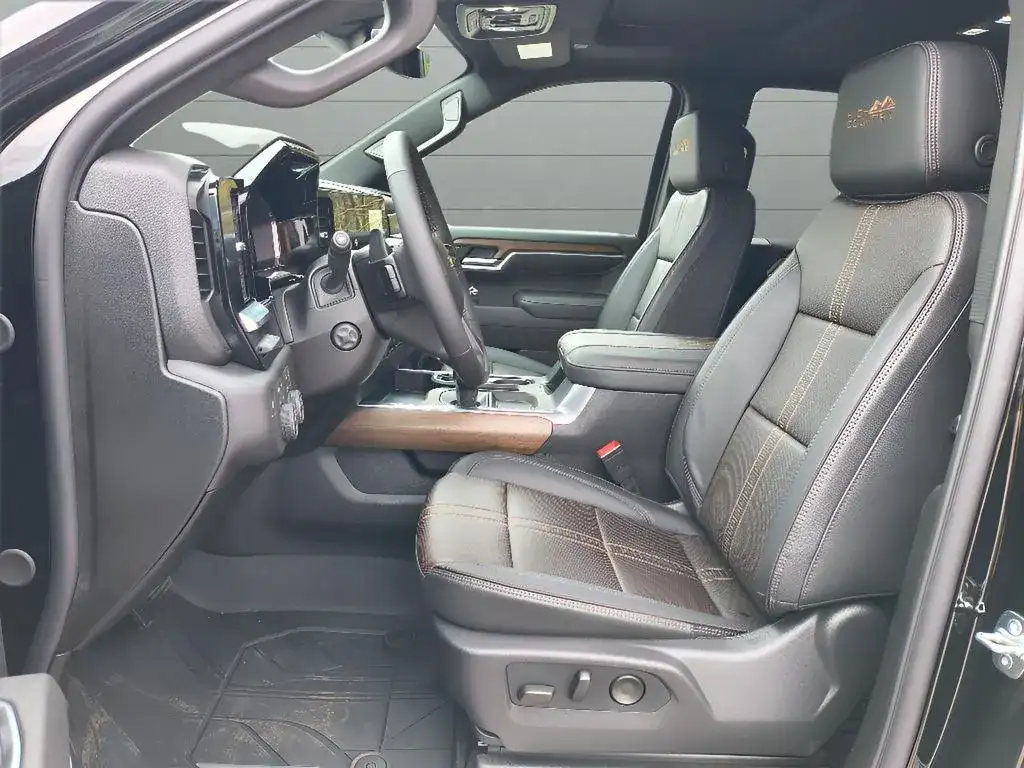 2026 Silverado 1500 interior