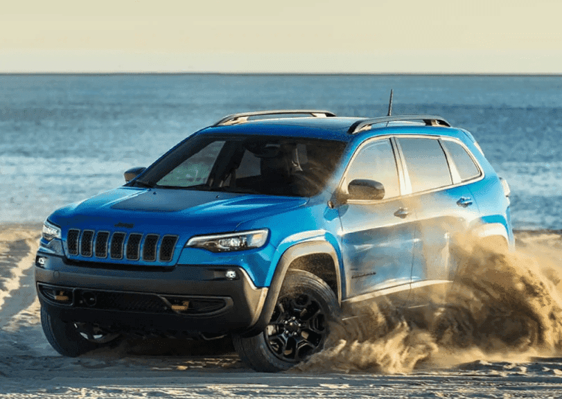 2023_Jeep_Cherokee_off_road.