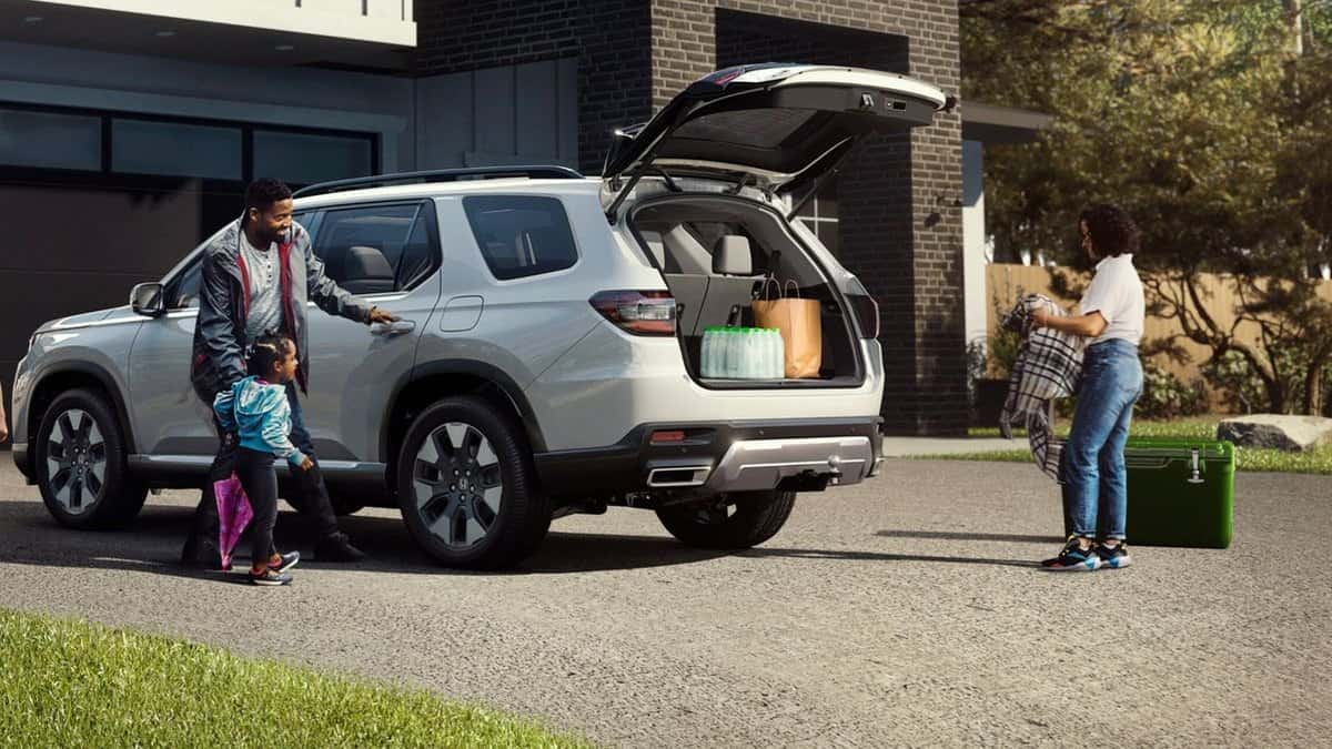 2026 Honda Pilot hands-free power tailgate open while a family loads cargo