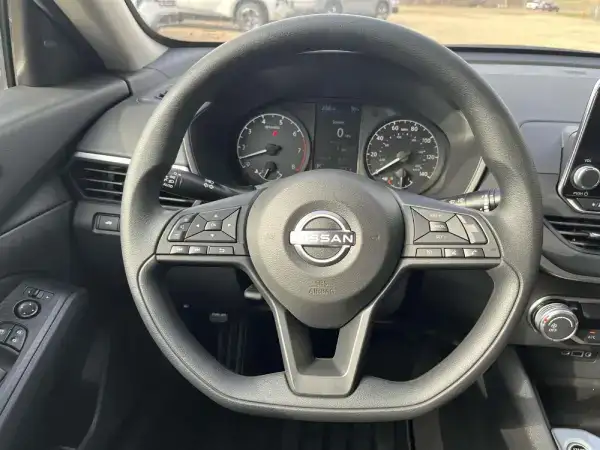 2025-Nissan-Altima-Steering-Wheel