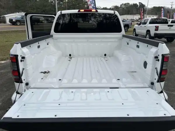 2025-Nissan-Frontier-Trunk
