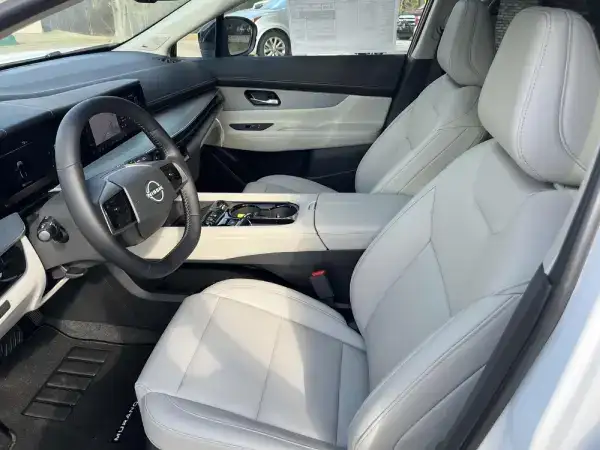 2025-Nissan-Murano-Frontseat