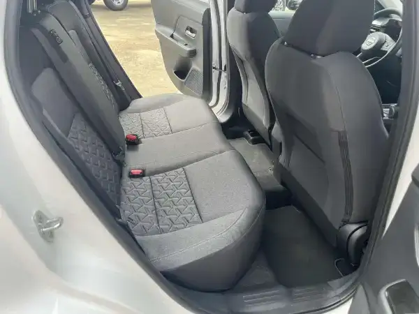 2025-Nissan-Kicks-Back-seat