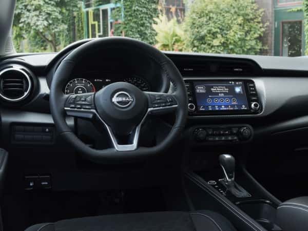 2025 Nissan Kicks Play Dash/infotainment