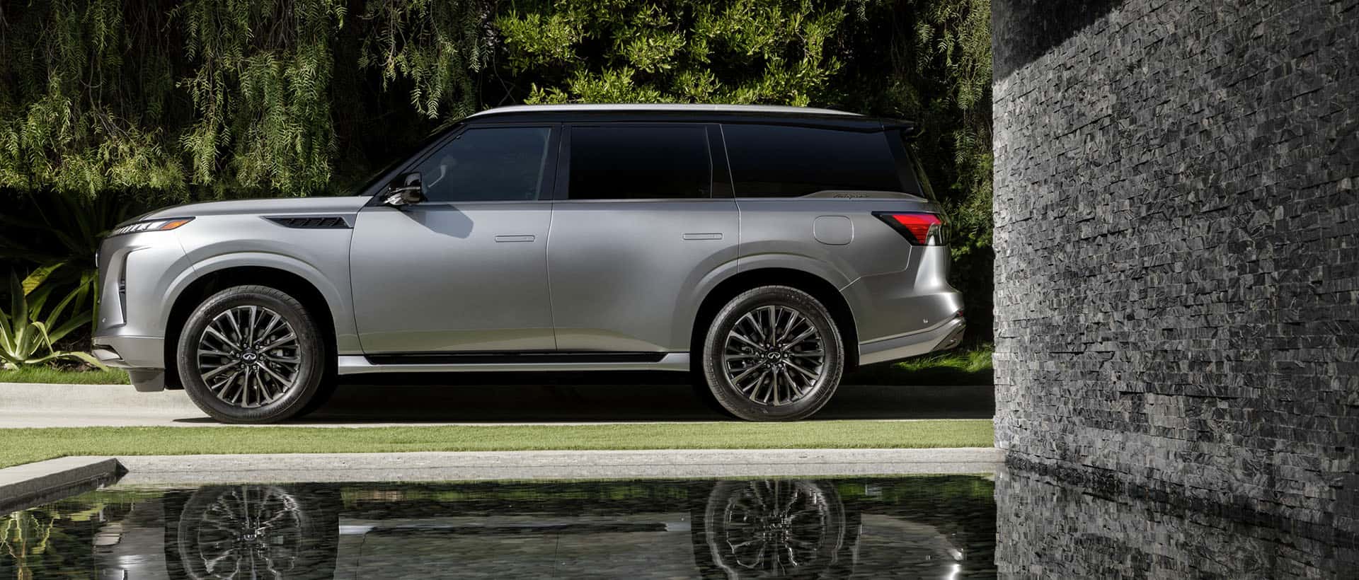 2024 INFINITI vehicles parked in front of windowed business complex