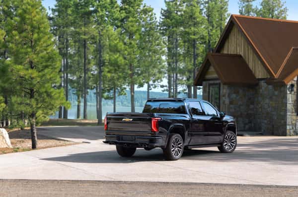 2027 Chevrolet Silverado 1500 High Country in Black