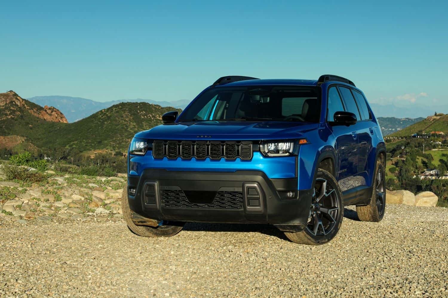 2026 Jeep Cherokee Limited 4x4 exterior front three-quarter view