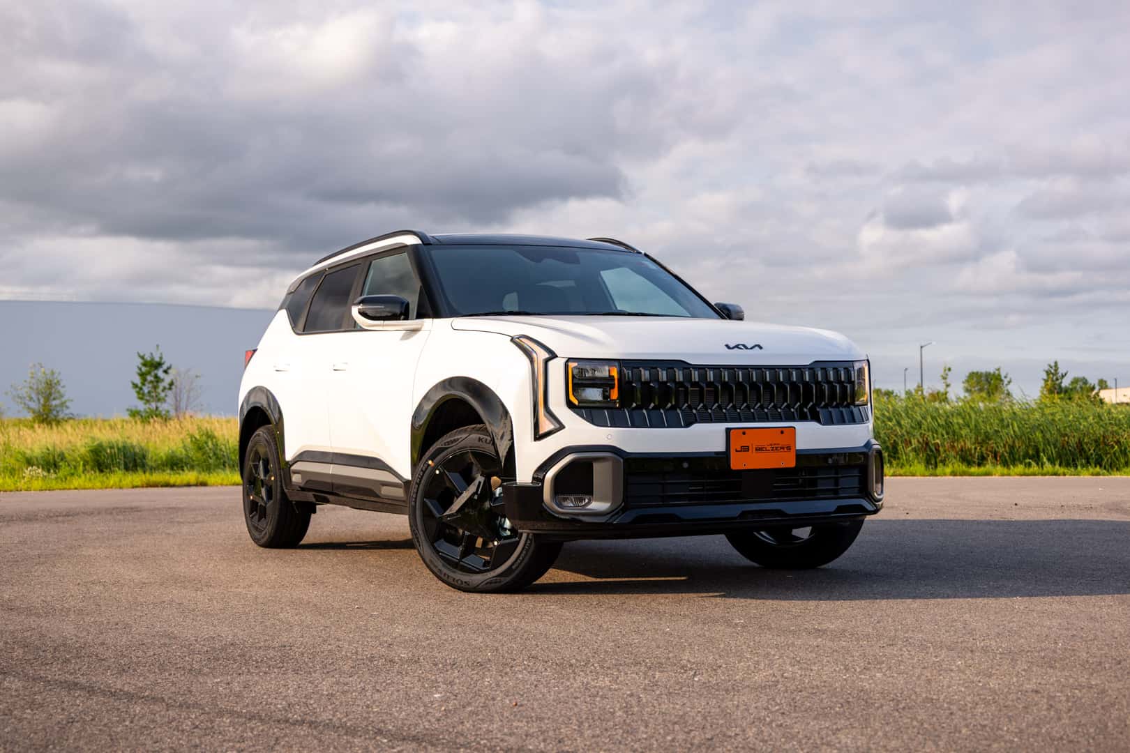 2027 Kia Seltos X-Line front three-quarter exterior view