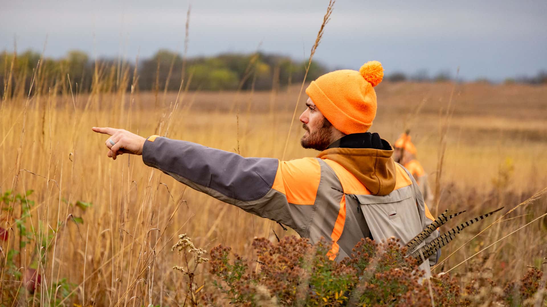 Guide directing hunters' attention toward a pointing dog during the 2026 SYP Hunt