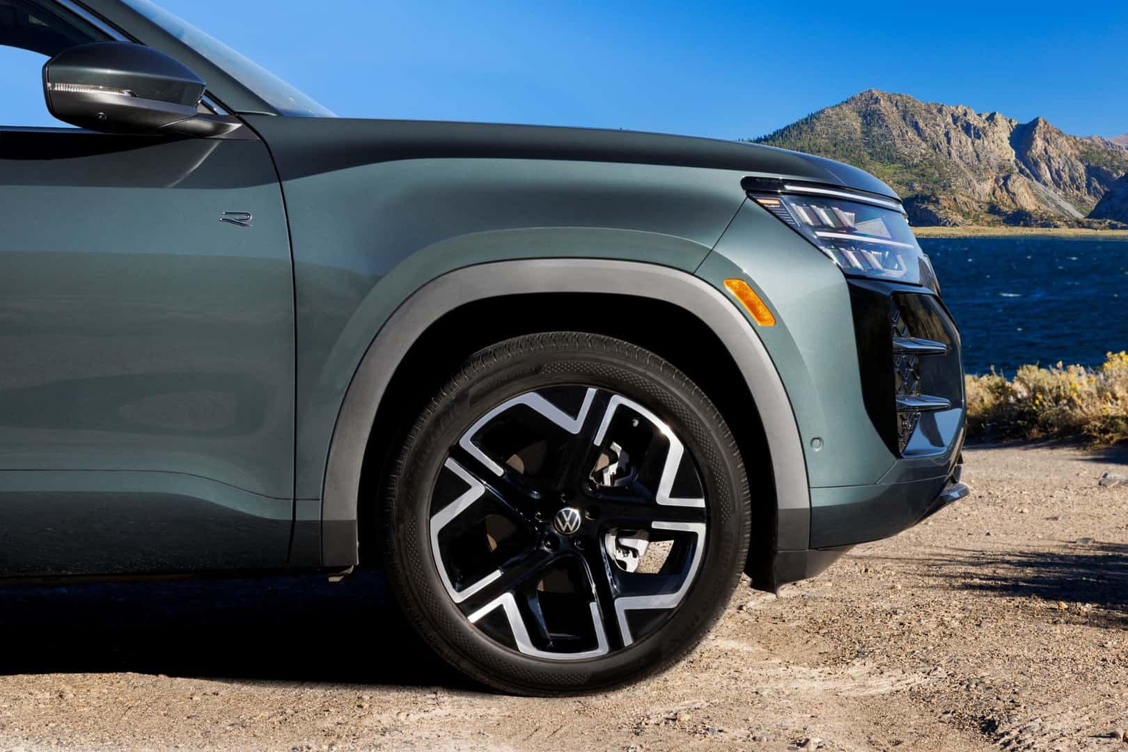 21-inch machined alloy wheel on the 2027 Volkswagen Atlas