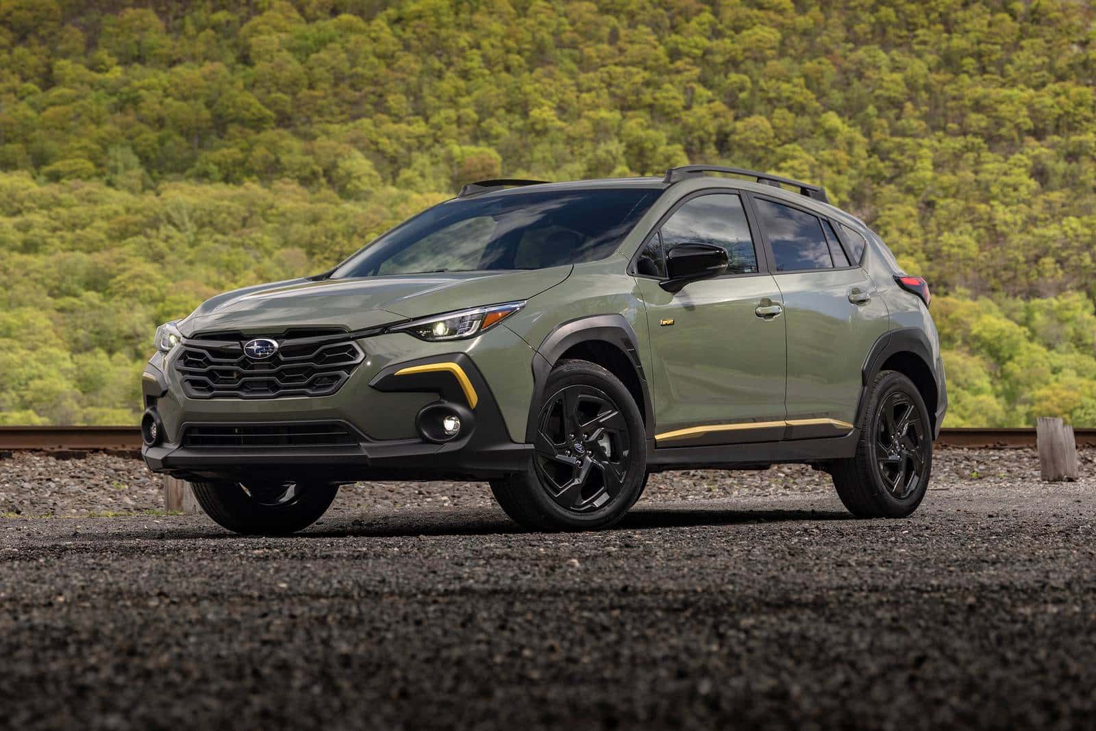 Subaru Crosstrek Sport with standard 8.7-inch ground clearance and aggressive cladding