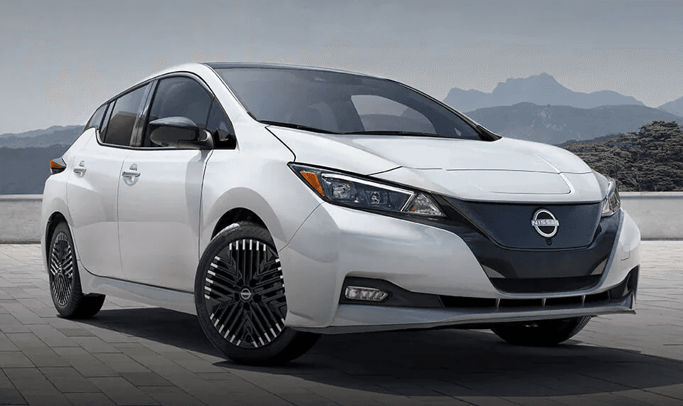Nissan Leaf in white