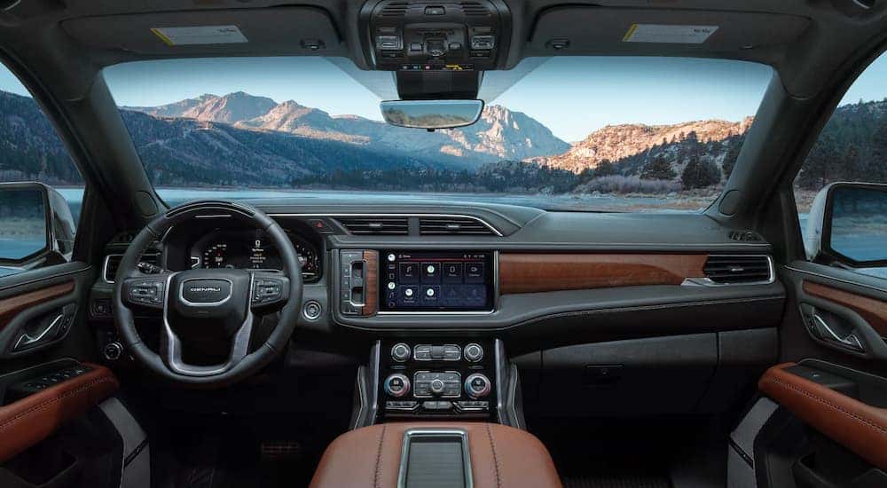 The dash is shown in a 2023 GMC Yukon Denali.