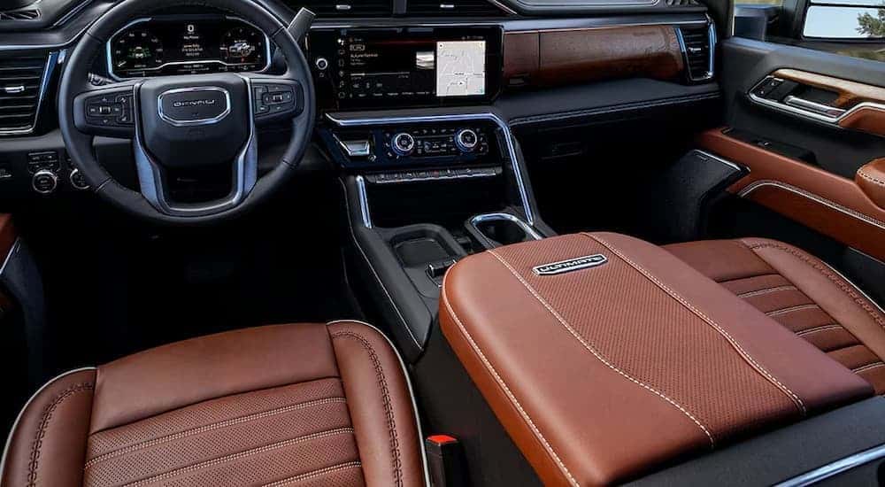The black and brown interior and dash in a 2025 Sierra 2500 HD.