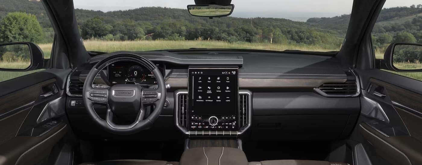 Black dash in a 2026 GMC Acadia.