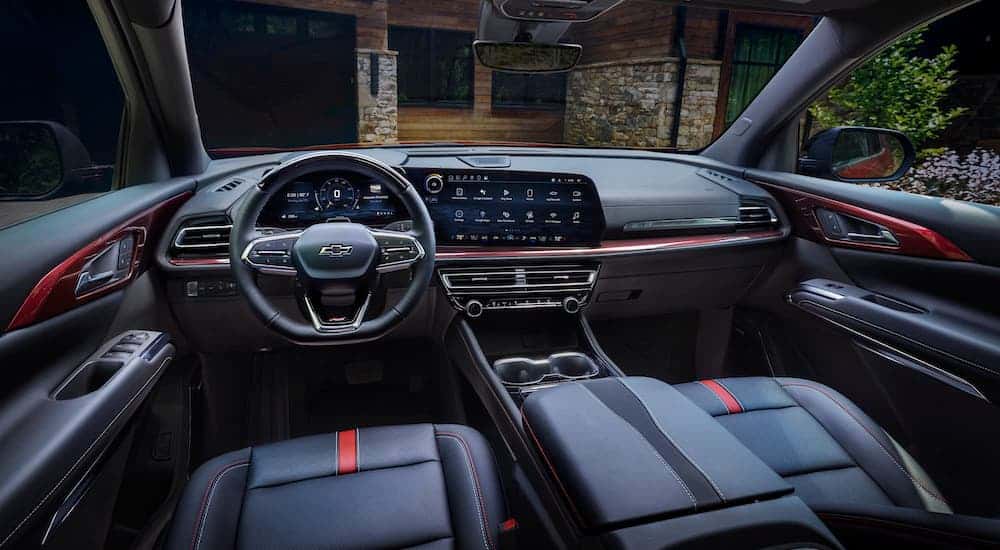 The black interior of a 2025 Chevy Traverse RS is shown.