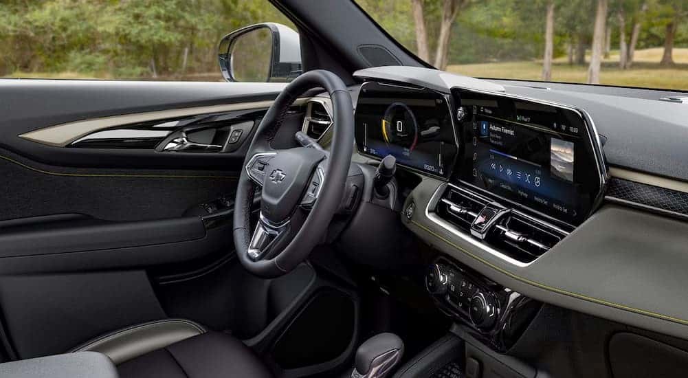 The gray interior and dash in a 2025 Chevy Trailblazer.