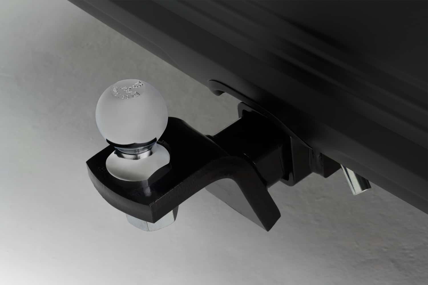 Subaru hitch receiver and tow ball