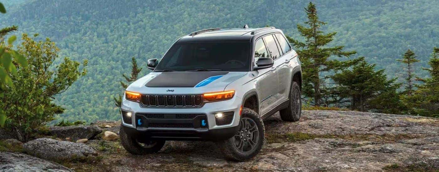 A grey 2025 Jeep Grand Cherokee for sale near Huntersville from the front.