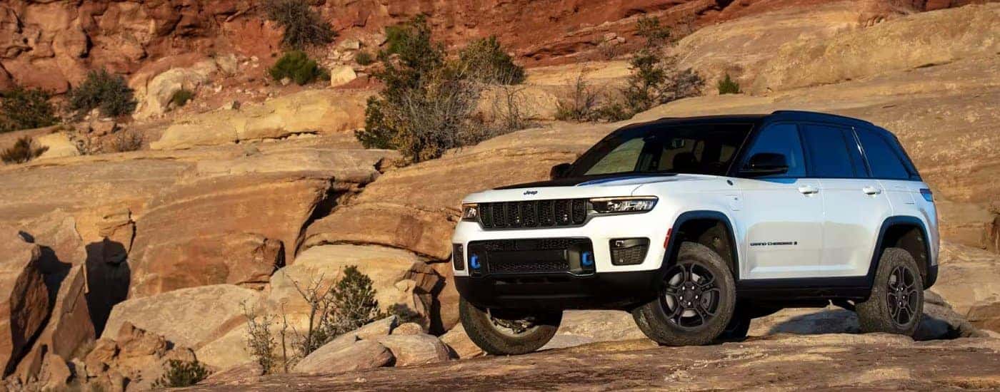 A white 2025 Jeep Grand Cherokee from the front.