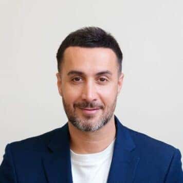 Kasra Ari