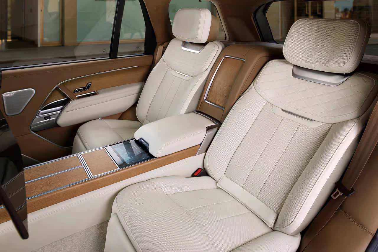 2026 Range Rover SV interior technology and design