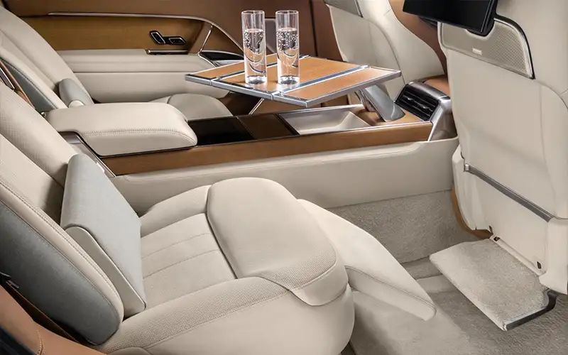 Range Rover SV Interior