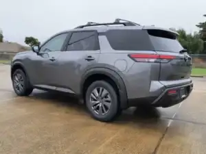 2025-Nissan-Pathfinder-Back-view