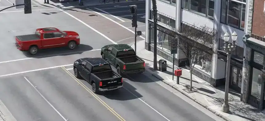 Illustration of a Ram 1500 detecting cross traffic at an intersection