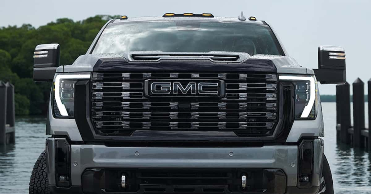 GMC Sierra 2500 HD grill up close