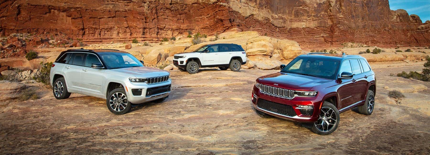 3 2022 Jeep Grand Cherokees lineup in a desert landscape