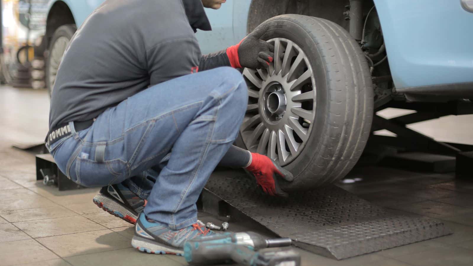 Honda technician fitting a new tire at Mariano Rivera Honda in Port Jefferson Station