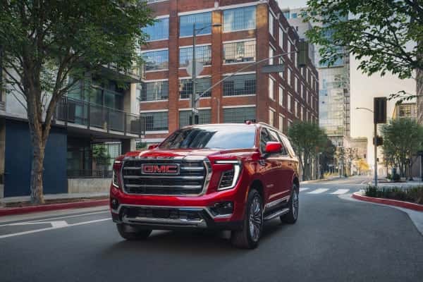 gmc_yukon_xl_2026_red_city_exterior_vb0xuu-DI-Slider-Mobile-600x400
