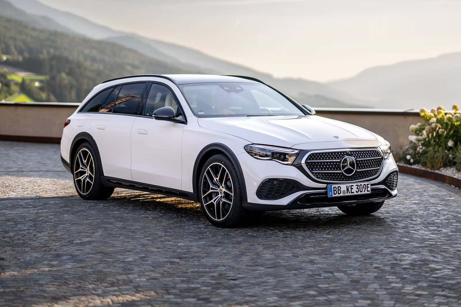 2026 Mercedes-Benz E 450 vs AMG E 53 Hybrid Wagon
