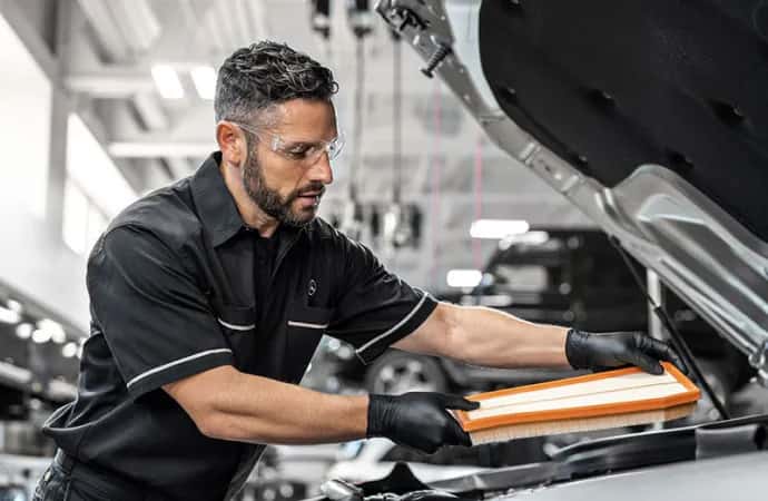Mercedes-Benz Service Technician