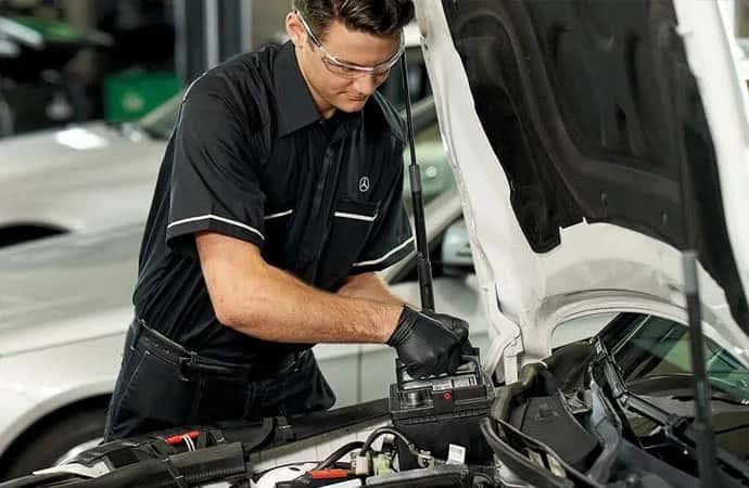 Mercedes-Benz Certified Technician replacing battery