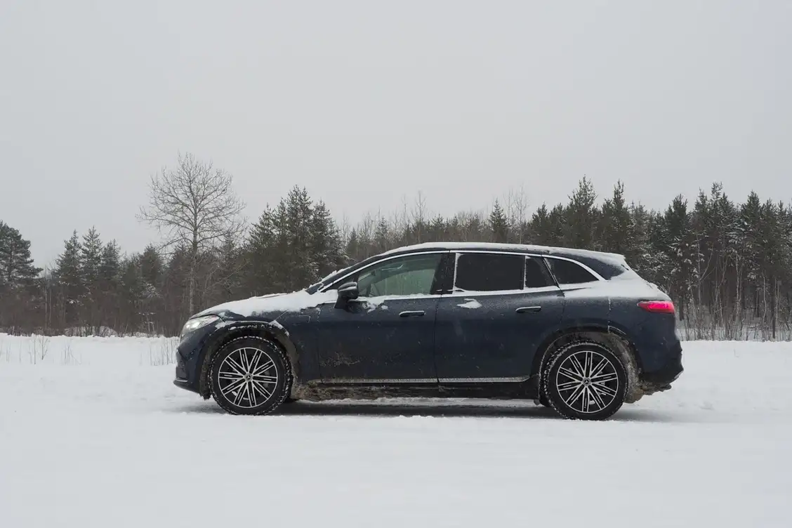 2026 Mercedes-Benz EQS SUV handling harsh winter snow conditions with 4MATIC all-wheel drive