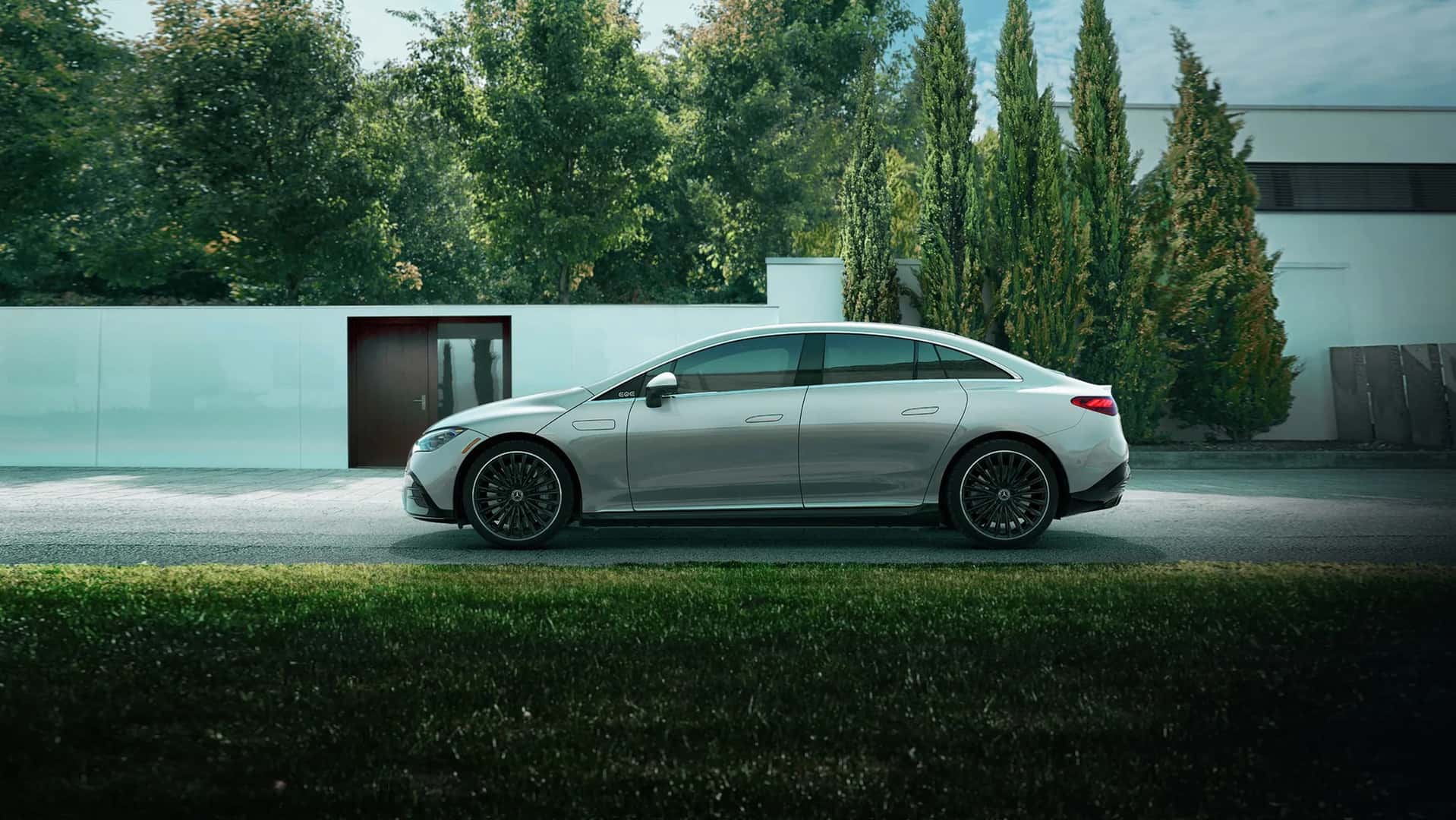 Side profile highlighting the aerodynamic design of the 2026 Mercedes-Benz EQE Sedan