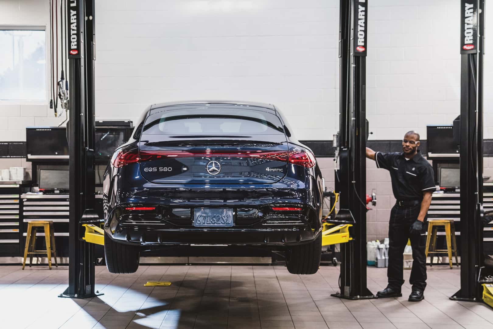 Mercedes-Benz certified suspension technician