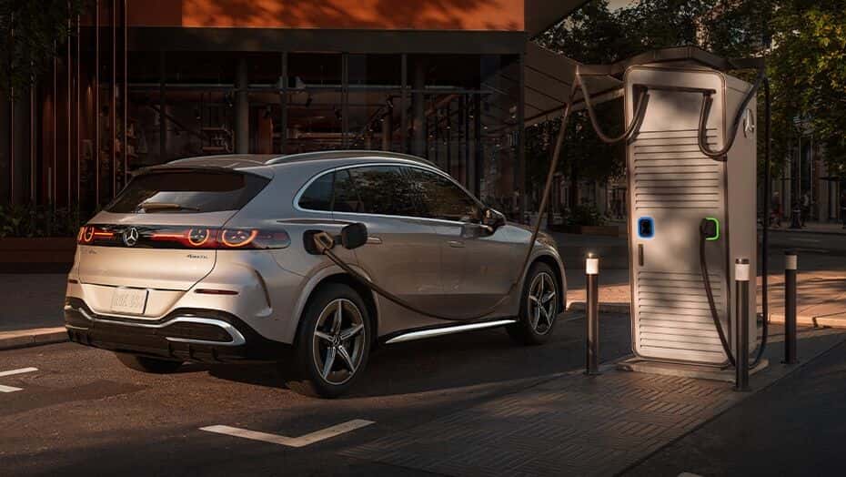 2027 Mercedes-Benz GLC Electric charging and technology