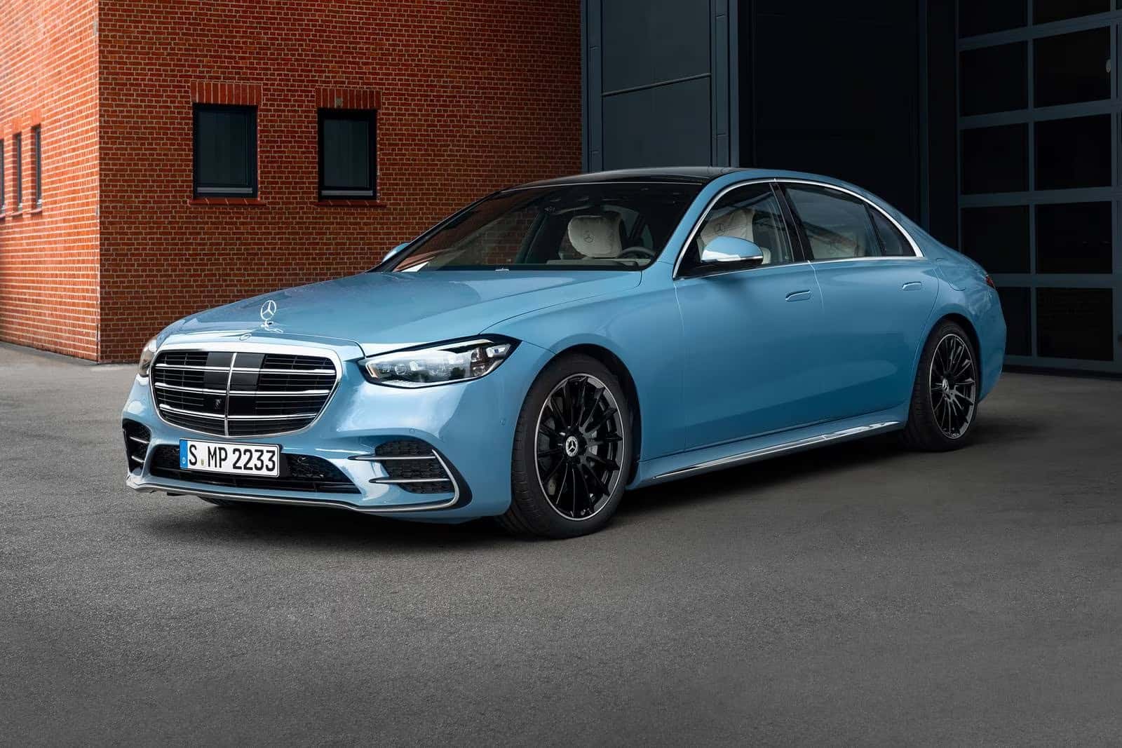 2025 Mercedes-Benz S 580e Driver Side