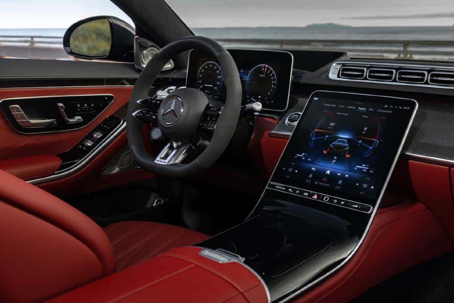 Mercedes-Benz AMG S 63 Driver Station