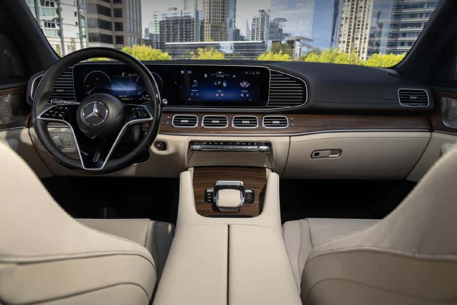 New Mercedes-Benz GLE Front Dash
