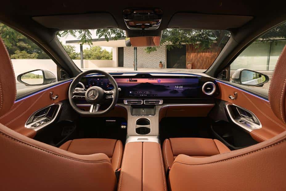 Mercedes Benz GLC Interior Dash and Windshield