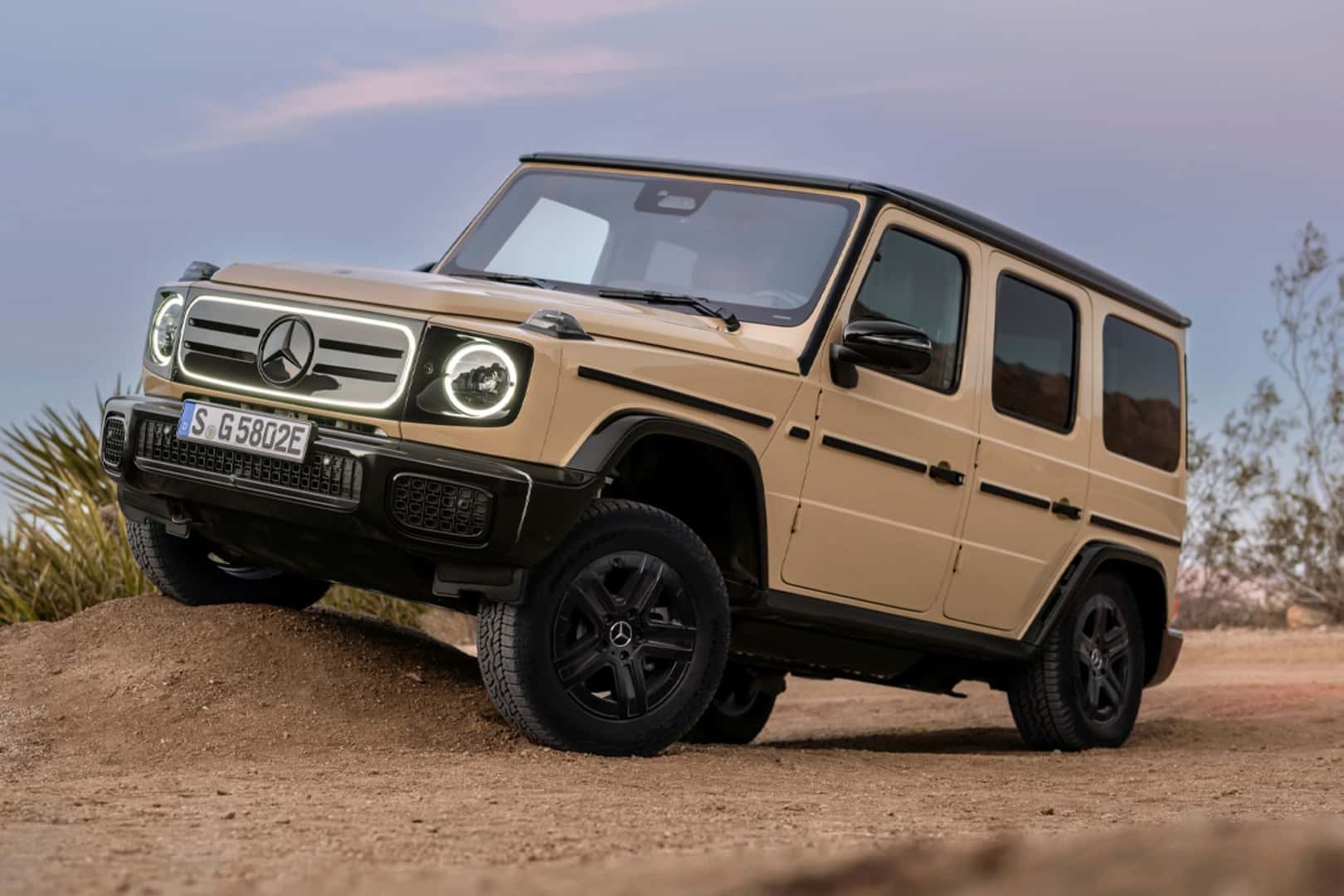 2026 Mercedes-Benz G 580 EQ Tech Front and Passenger Side Profile