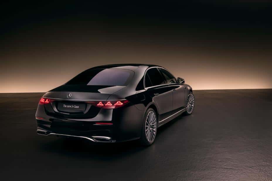 2027 Mercedes-Benz S-Class Sedan Rear Profile