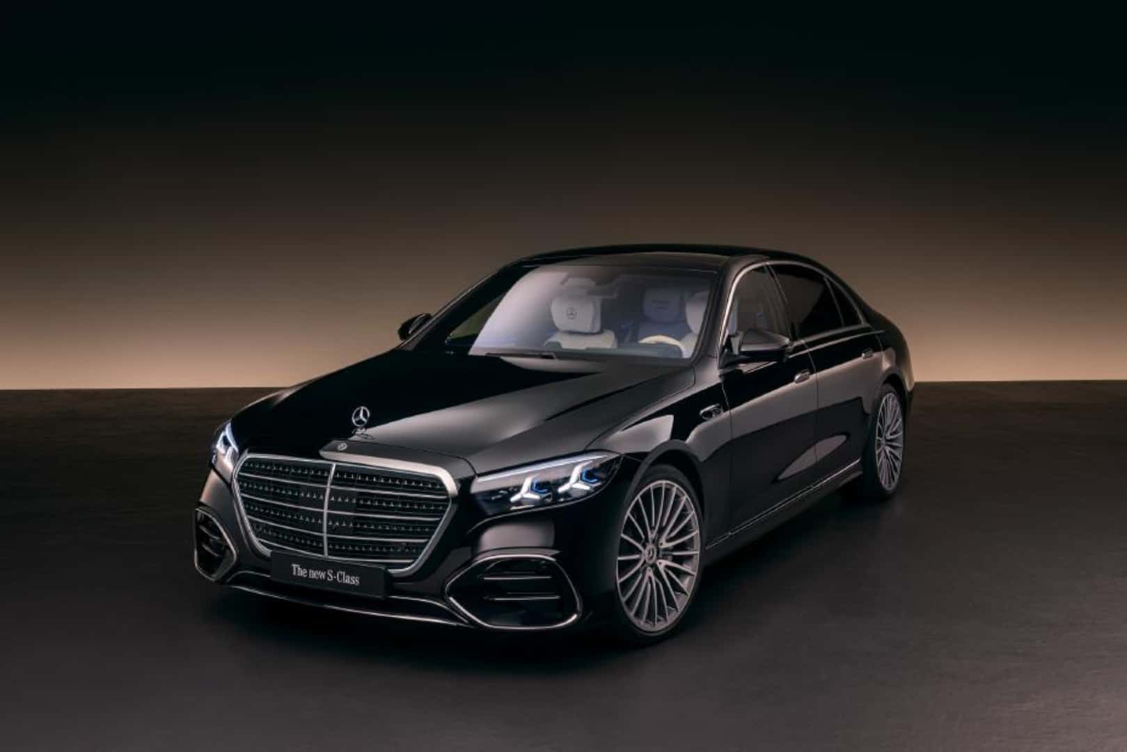 The Sleek And Luxurious Exterior OF the Fabulous 2027 Mercedes-Benz S-Class
