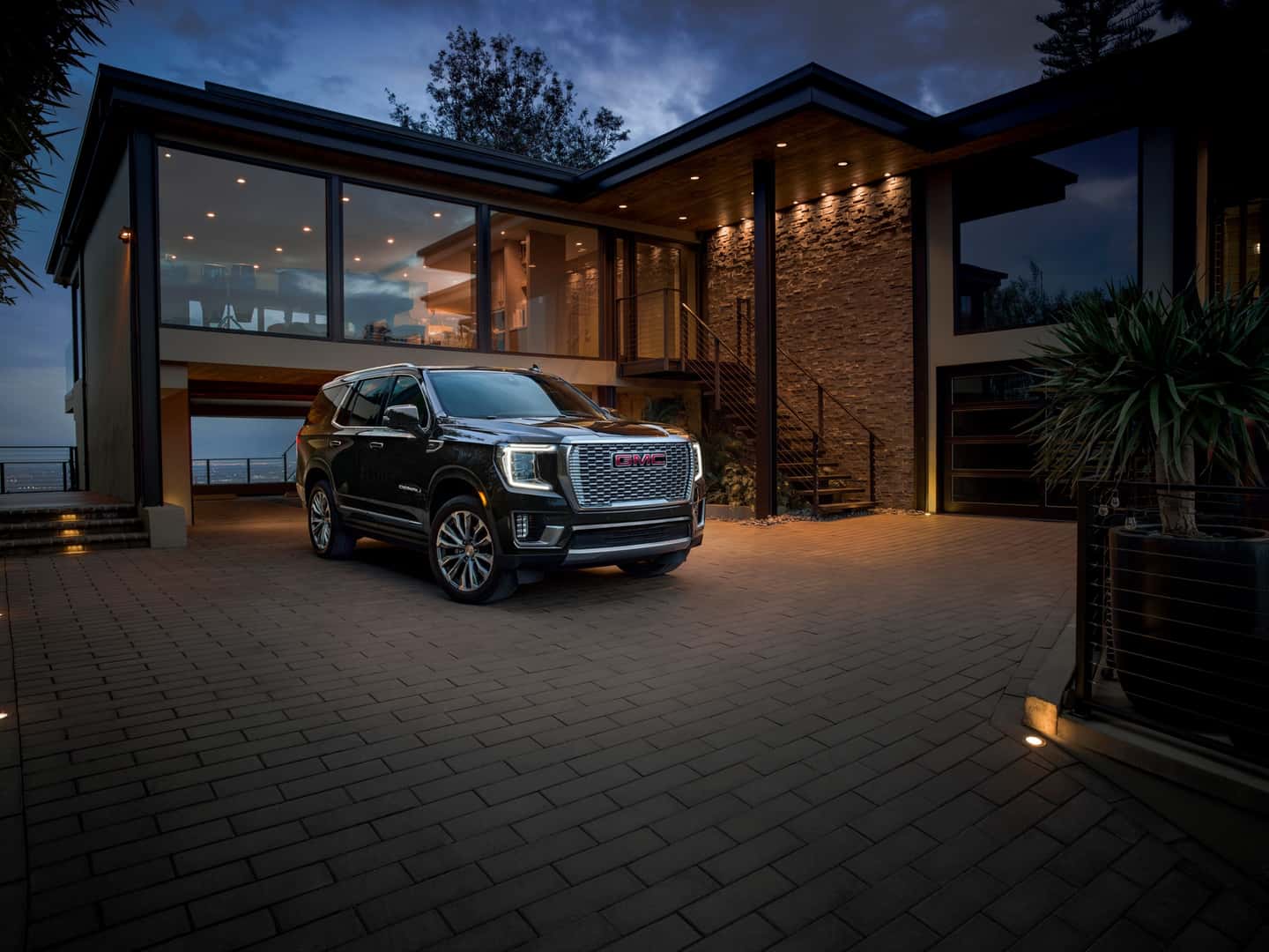 2023 GMC Yukon Denali Front View