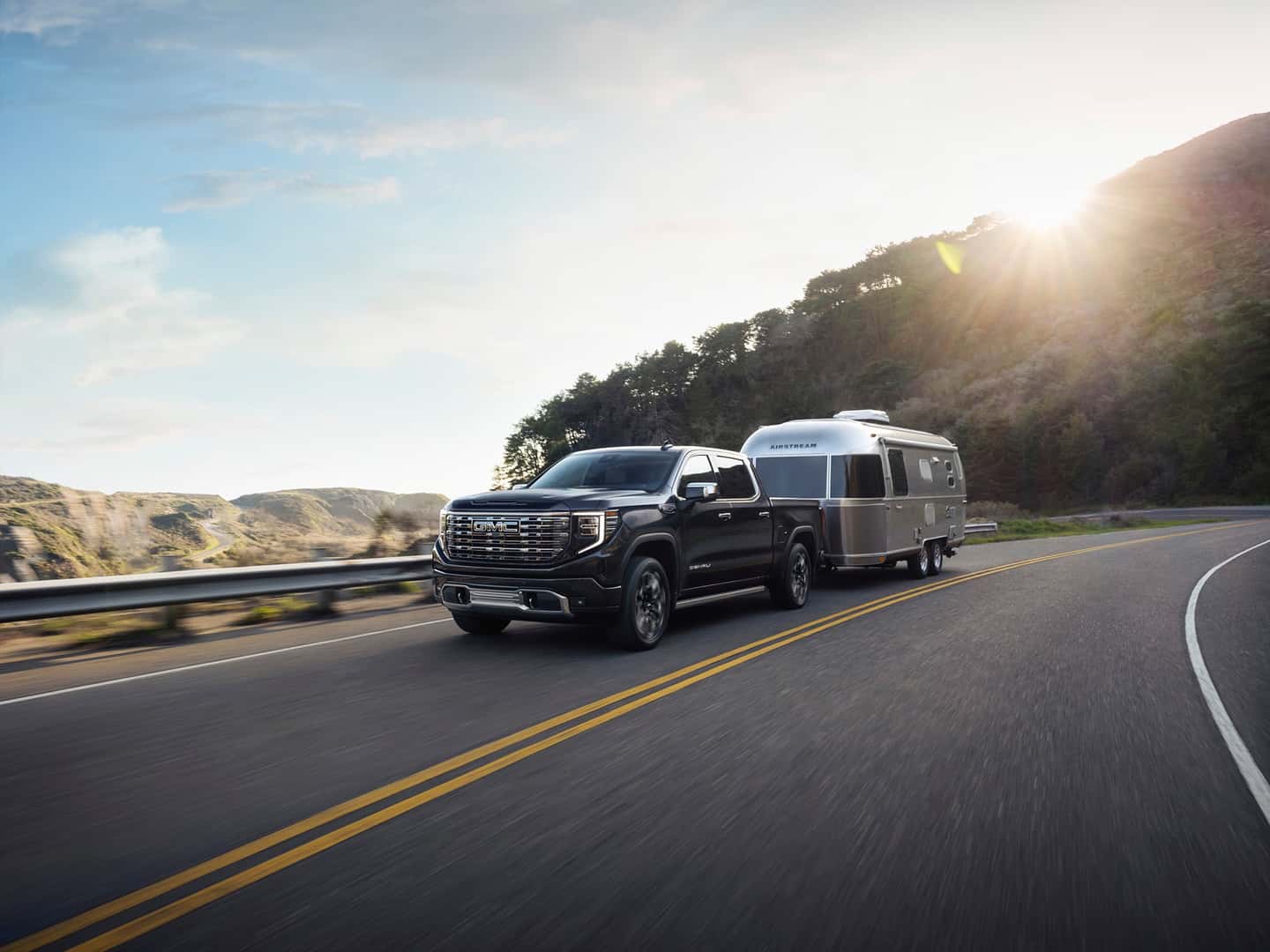 2026 GMC Sierra Denali Ultimate 1500 Crew Cab Short Box Exterior Towing Camper
