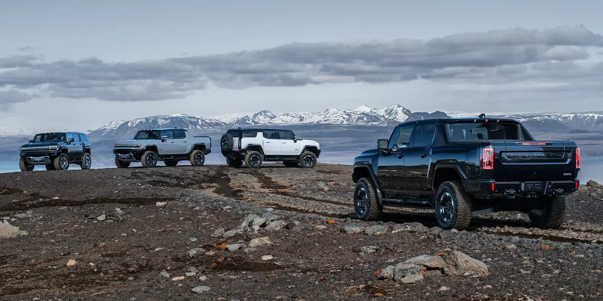 2026 GMC Hummer EV SUV Group Photo